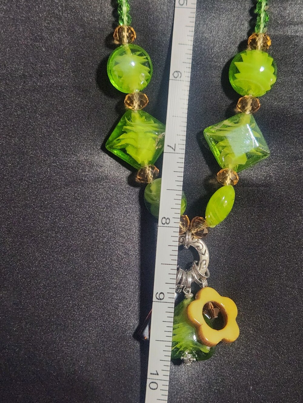 Green Floral Glass Bead Necklace - Picture 8 of 9
